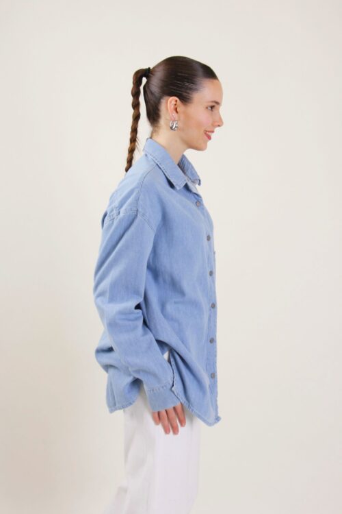 Alternative view of CAMICIA IN DENIM CON STRASS SU TASCA