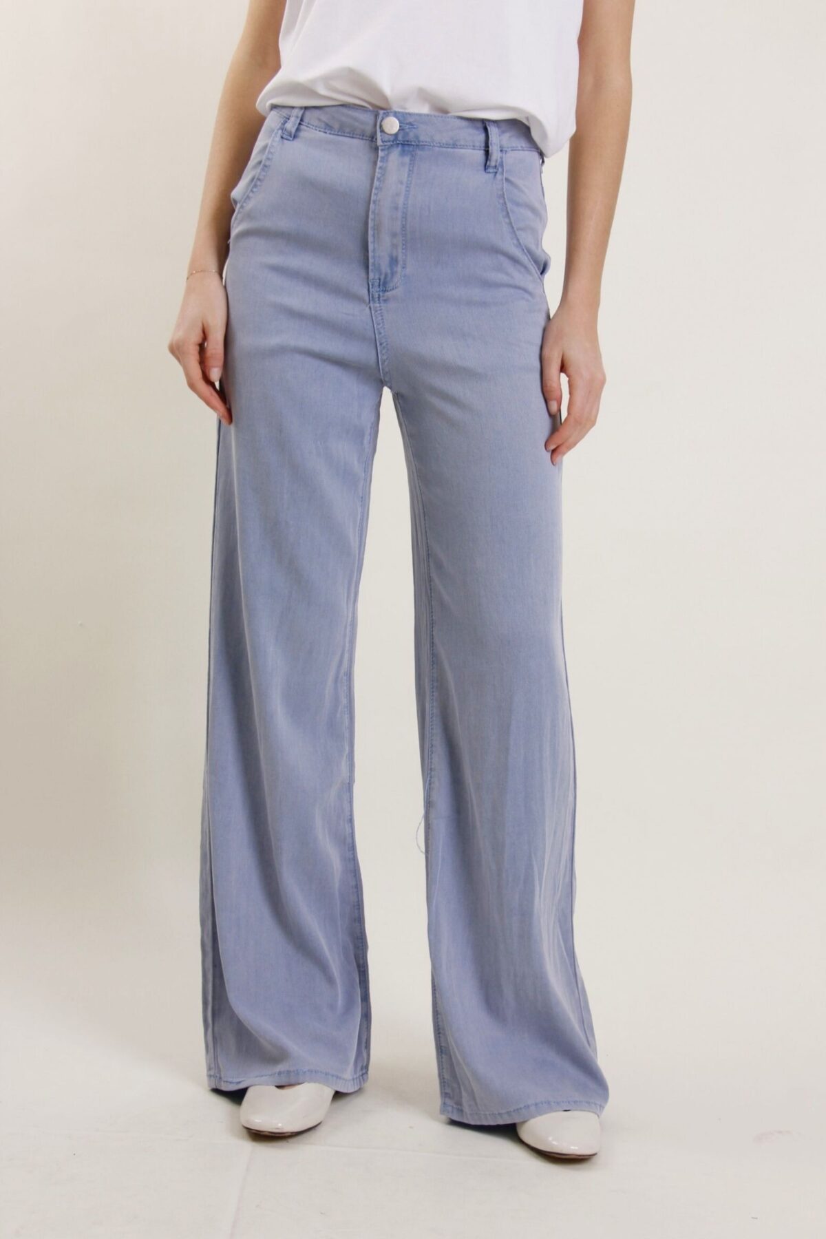 JEANS LEGGERI A PALAZZO BLU CHIARO