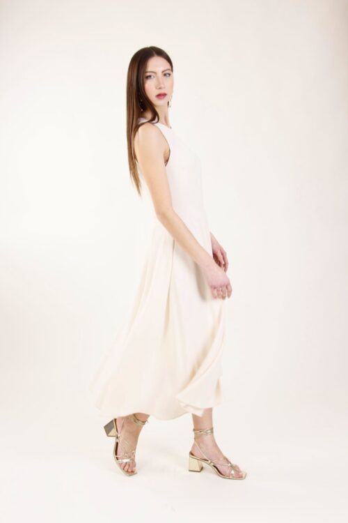 Alternative view of ABITO SENZA MANICHE DAL TAGLIO ASIMMETRICO