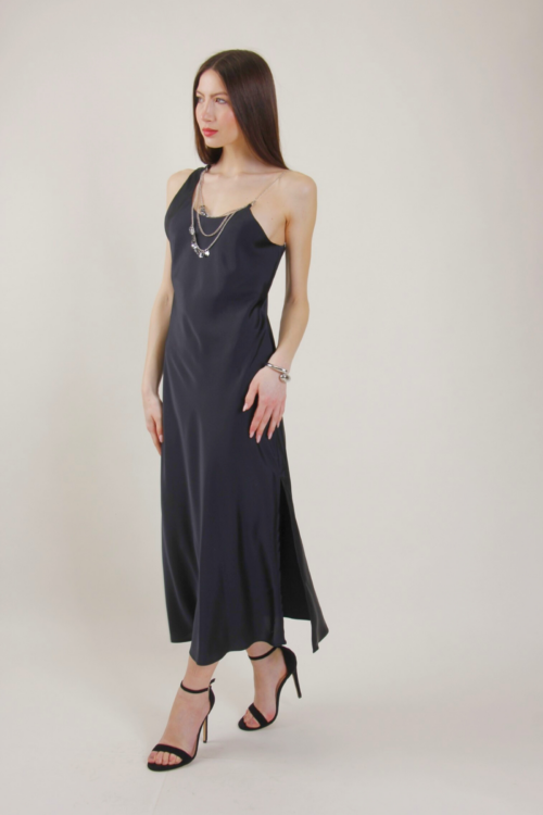 ABITO LUNGO CON COLLANE