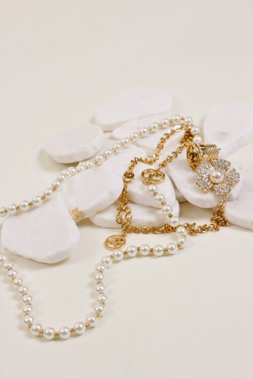 COLLANA CON PERLE E CATENA DORATA
