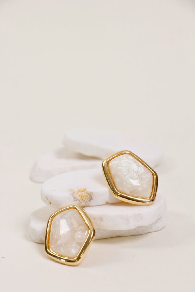 MOTHER-OF-PEARL EFFECT EARRINGS 