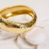 BRACCIALE RIGIDO EFFETTO MARTELLATO - Oro, TU