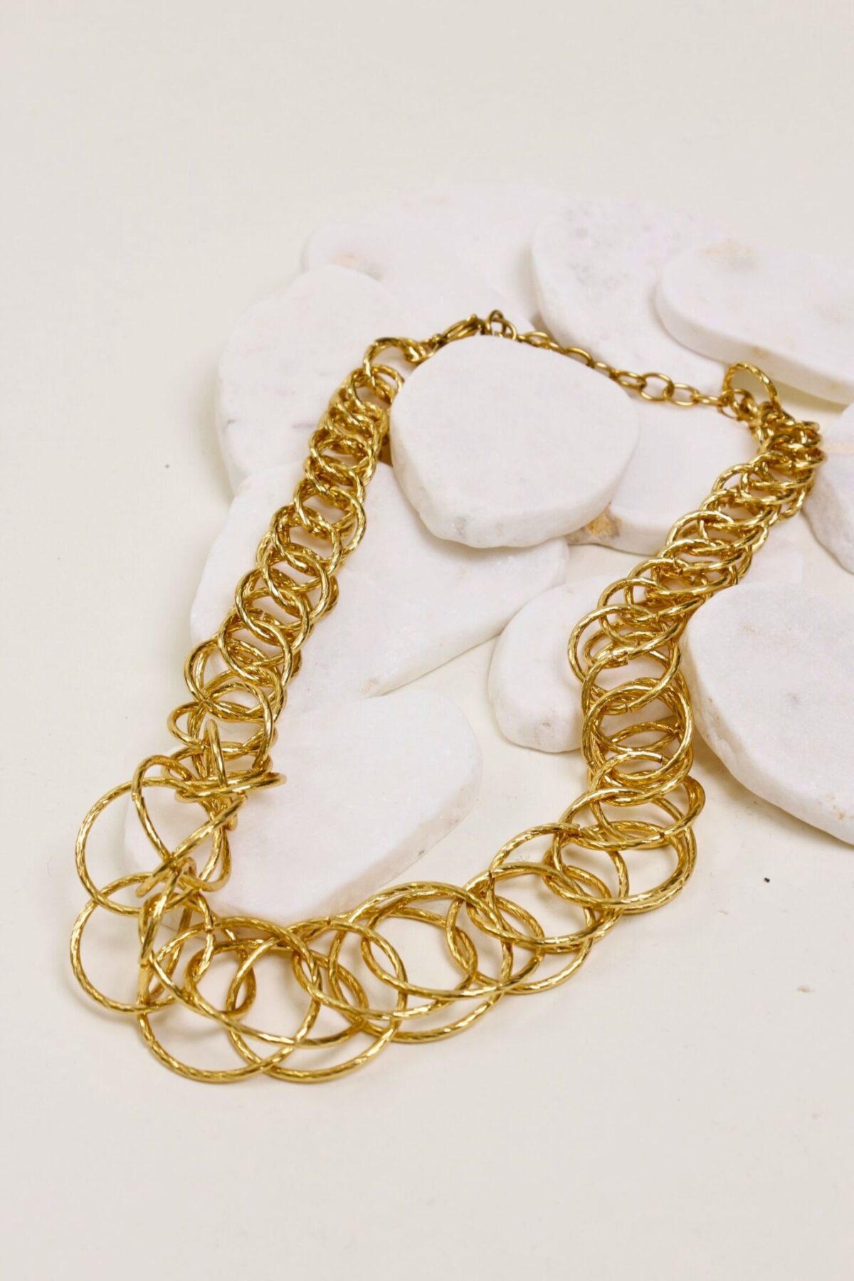 COLLANA DORATA A CERCHI INTRECCIATI