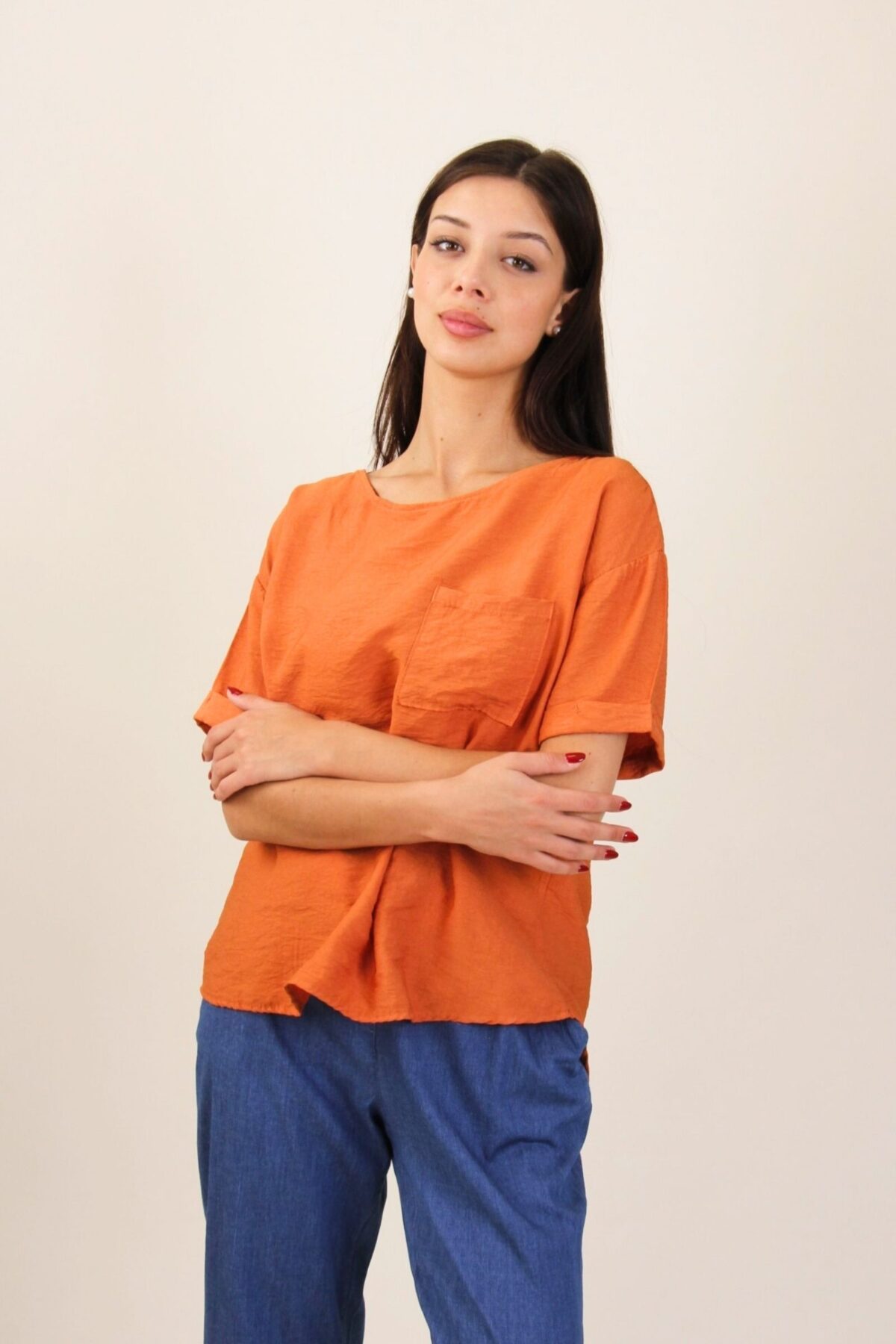 T-SHIRT CON TASCHINA IN TESSUTO EFFETTO STROPICCIATO