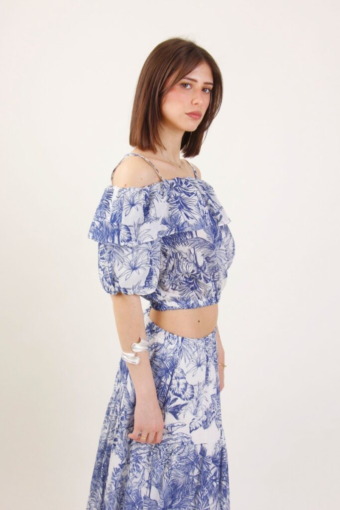 TOP CON SCOLLO ALLA BARDOT STAMPA TROPICALE 