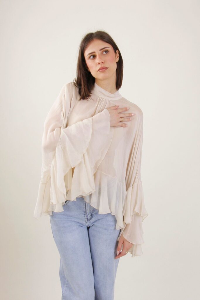 LIGHTWEIGHT BLOUSE WITH RUFFLED HEM AND SLEEVES 
