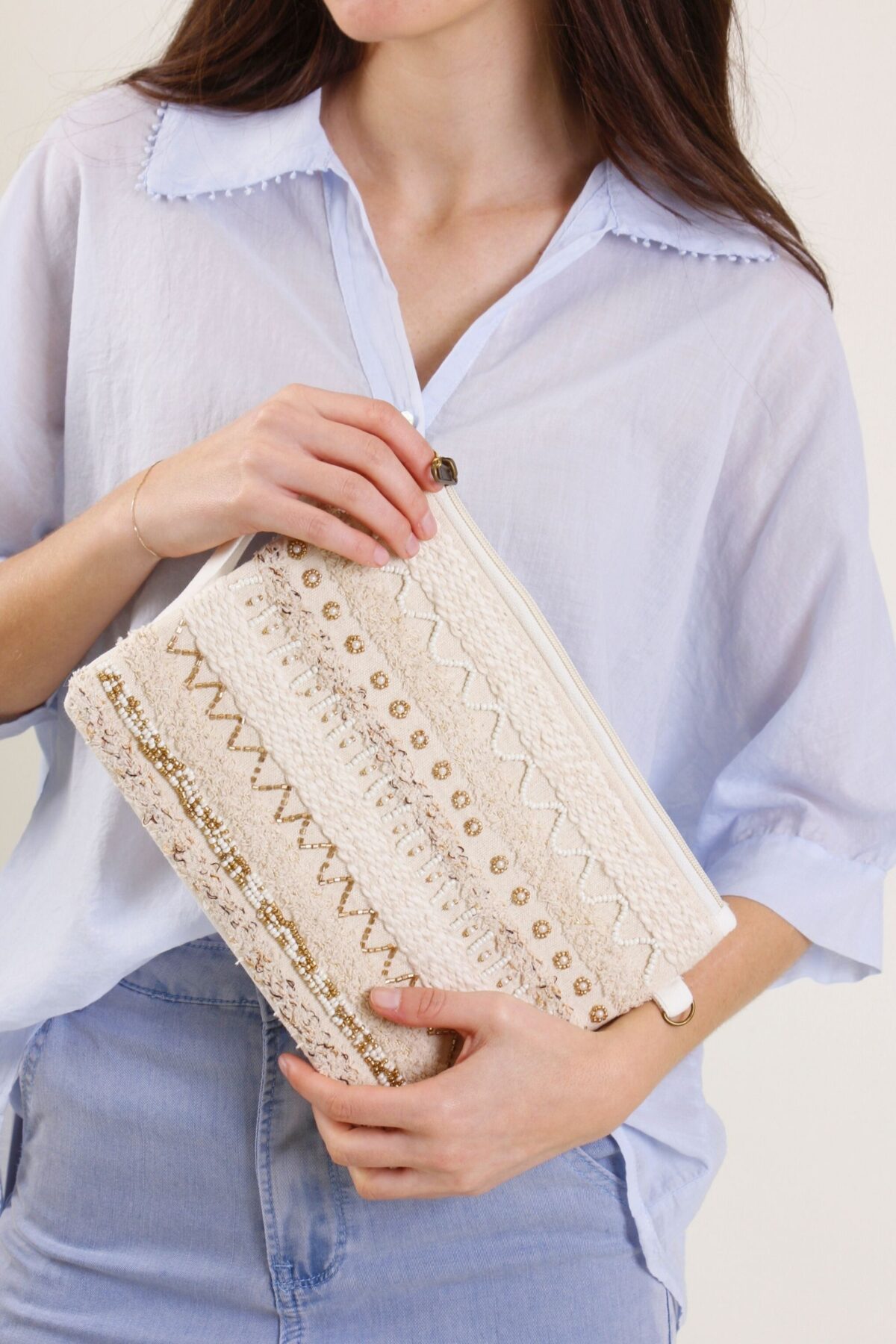 POCHETTE RICAMATA CON PERLINE