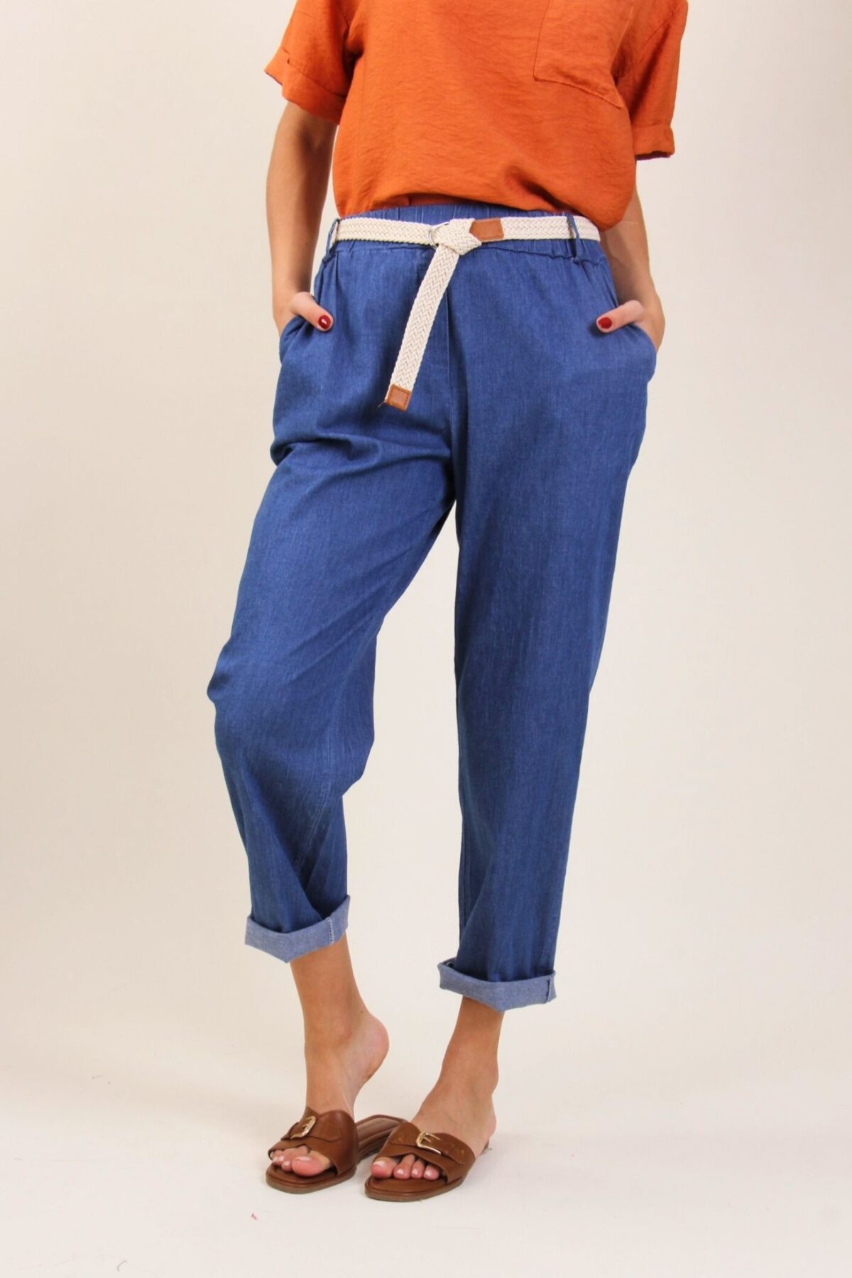 PANTALONI IN DENIM LEGGERO CON CINTURA INTRECCIATA