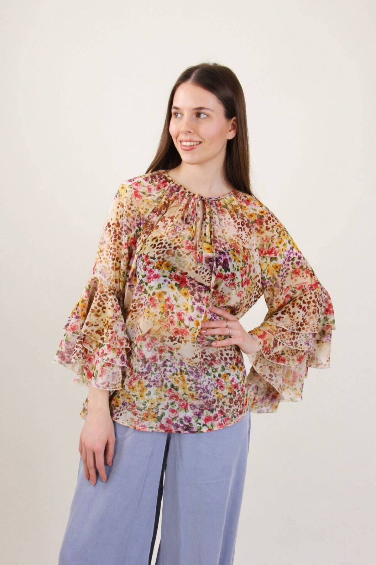 BLUSA FANTASIA FLOREALE CON MANICHE A BALZE