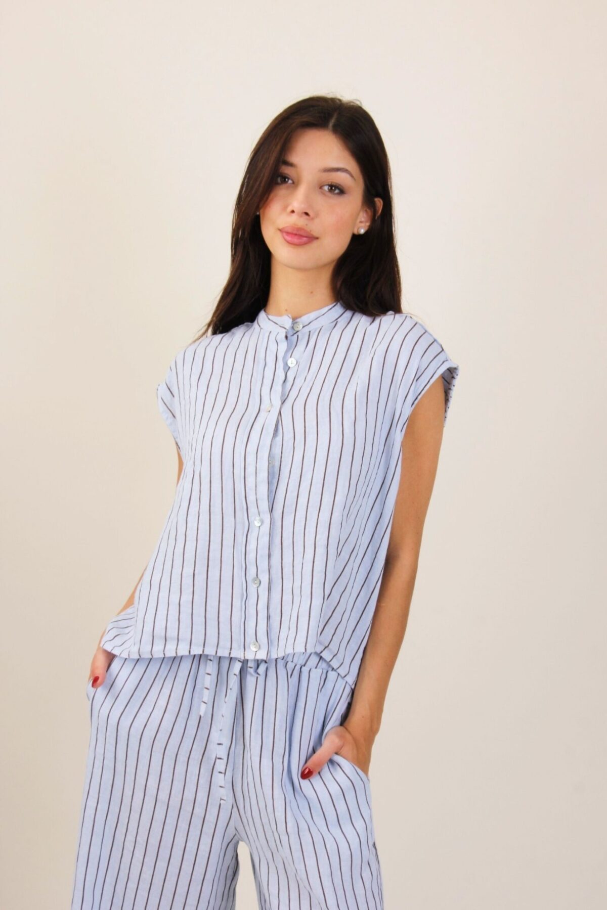 CAMICIA SENZA MANICHE A RIGHE IN LINO