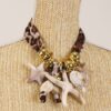 COLLANA CON DETTAGLI MARINI E FOULARD - Nero, TU