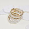 SET DI BRACCIALI CON PERLE E DETTAGLI DORATI - Bianco, TU