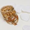SET DI BRACCIALI CON PERLE E DETTAGLI DORATI - Oro, TU