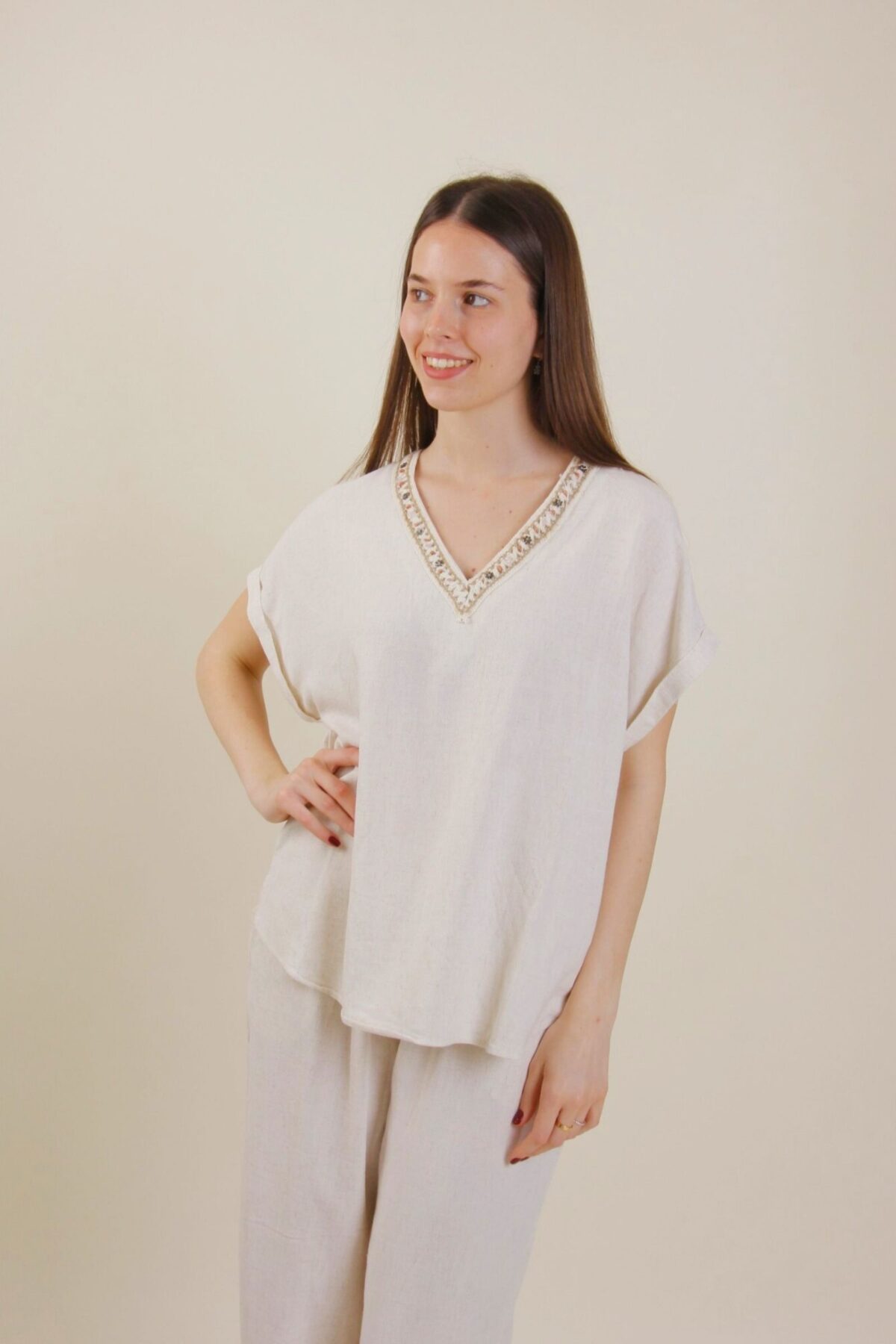 BLUSA IN LINO CON SCOLLO A V RIFINITO