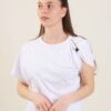 T-SHIRT CON DRAPPEGGIO SULLA SPALLA E DETTAGLIO METALLICO - Bianco, TU