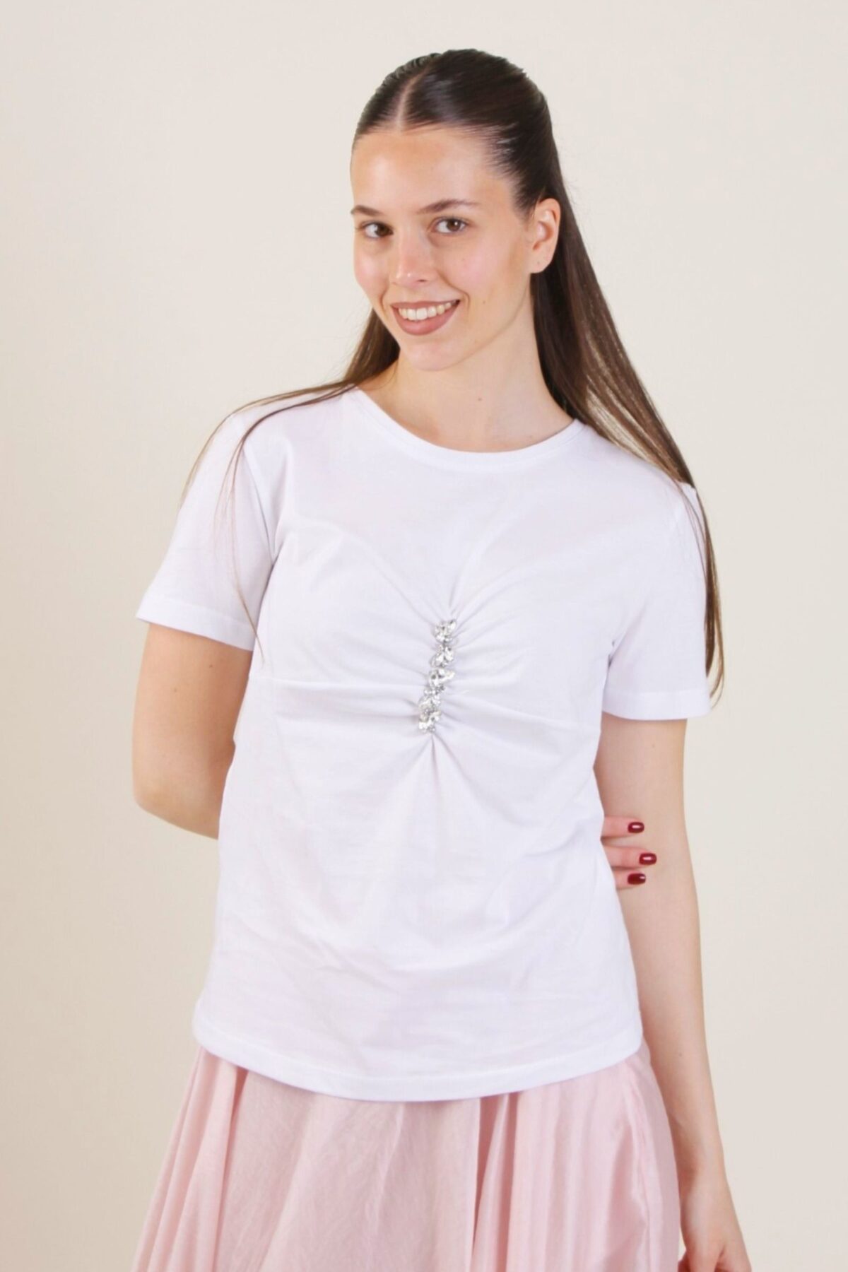 T-SHIRT CON ARRICCIATURA CENTRALE E DETTAGLIO GIOIELLO