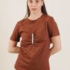 T-SHIRT CON ARRICCIATURA CENTRALE E DETTAGLIO GIOIELLO - Moro, TU
