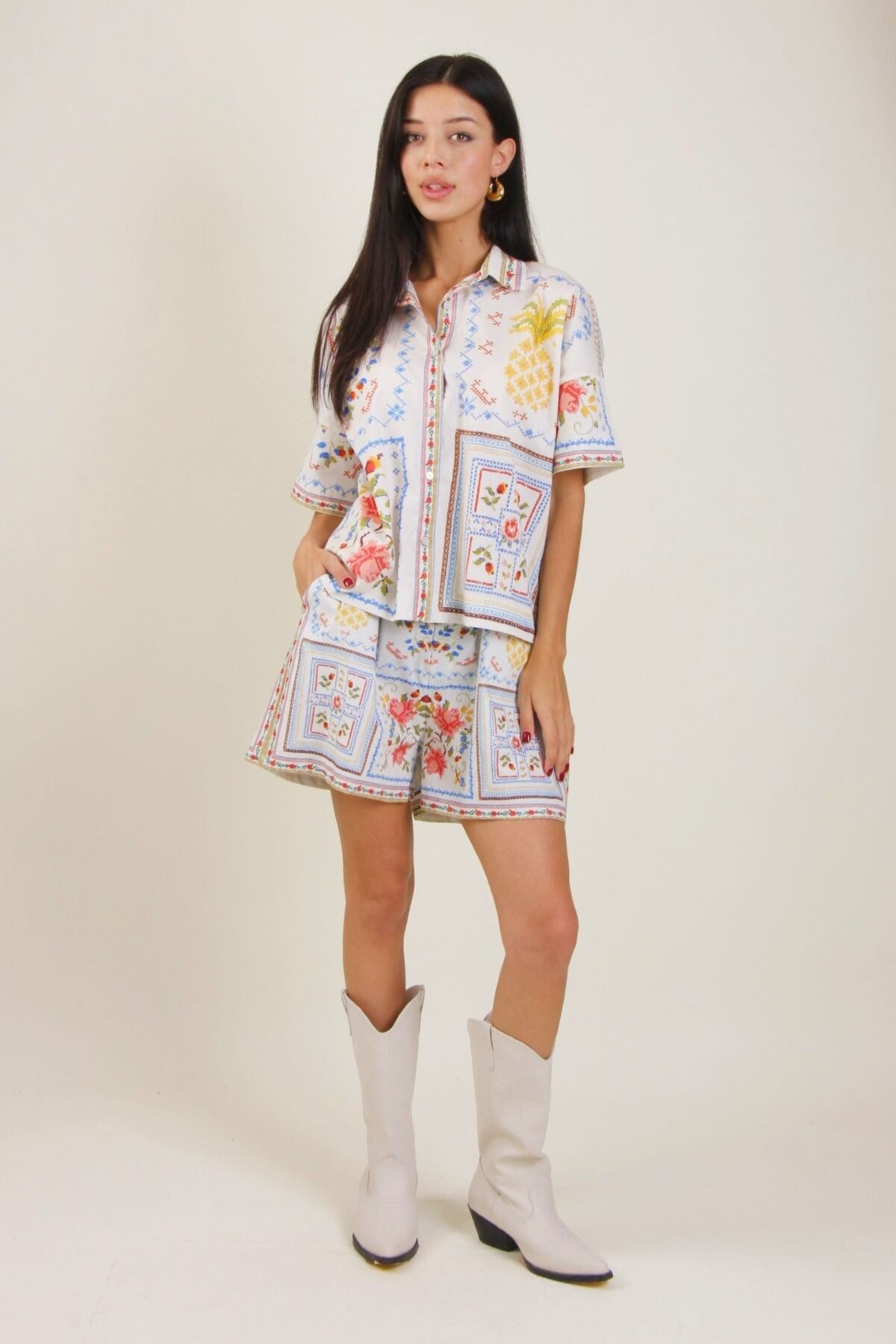 SHORTS IN COTONE CON RICAMI