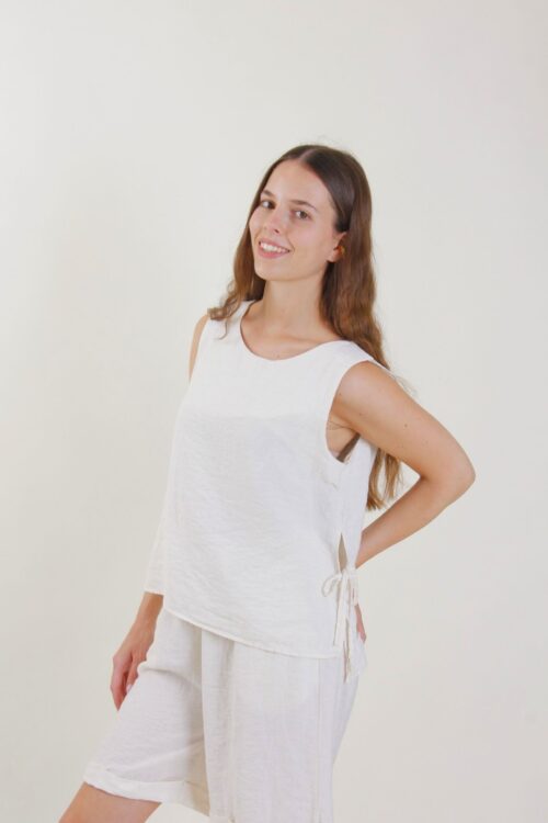 TOP SENZA MANICHE IN MISTO LINO E TENCEL CON LACCI LATERALI