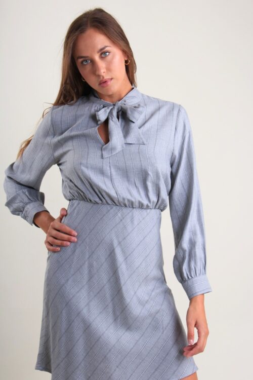 ABITO A RIGHE CON FIOCCO AL COLLO