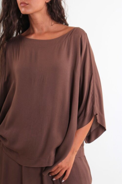 Alternative view of BLUSA IN VISCOSA FLUIDA CON MANICHE A PIPISTRELLO