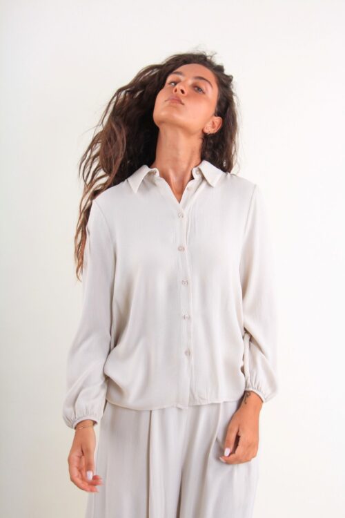 CAMICIA IN VISCOSA FLUIDA CON MANICHE ARRICCIATE