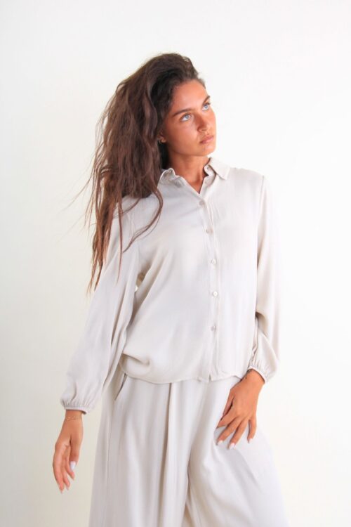 Alternative view of CAMICIA IN VISCOSA FLUIDA CON MANICHE ARRICCIATE