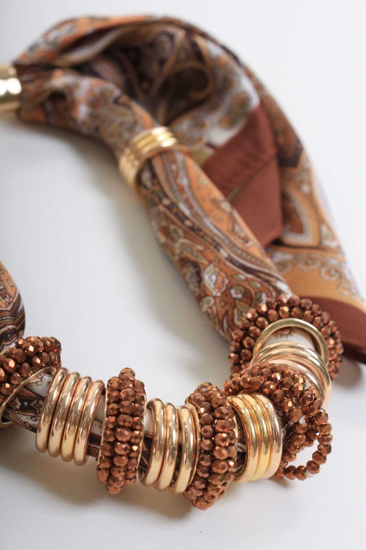 COLLANA FOULARD CON ANELLI LUMINOSI