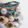 SET DI BRACCIALI ELASTICI CON PERLE, LEGNO E CRISTALLI - Ottanio, TU
