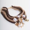COLLANA CHOCKER MULTIGIRO CON PERLE, FIORI E PERLINE - Marrone, TU