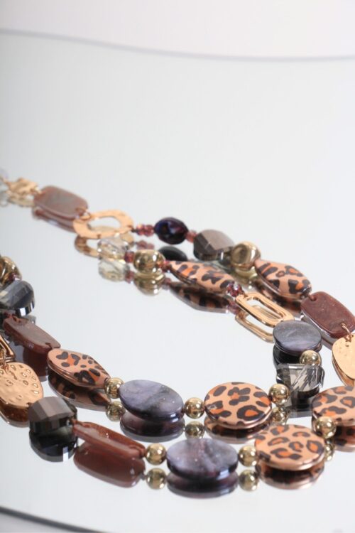 Alternative view of COLLANA LUNGA CON MIX DI ELEMENTI ANIMALIER, PIETRE E DETTAGLI DORATI