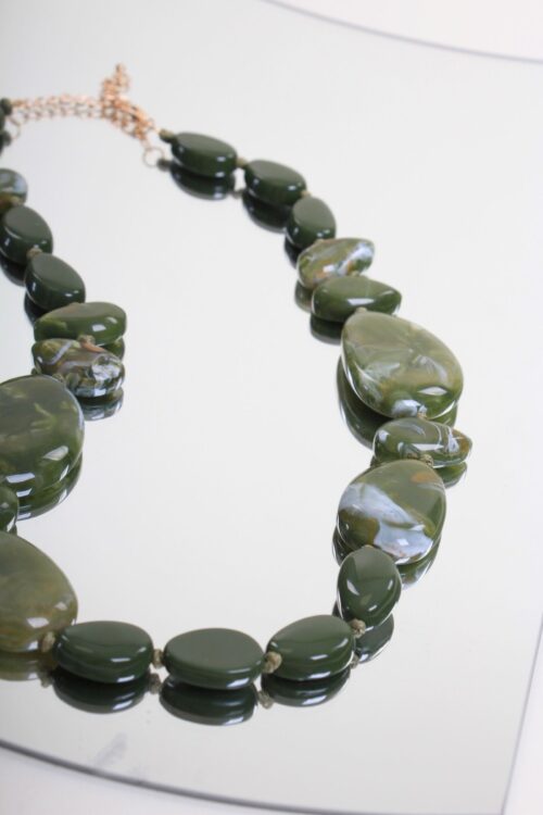 COLLANA LUNGA CON PIETRE EFFETTO MARMORIZZATO