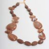 COLLANA LUNGA CON PIETRE EFFETTO MARMORIZZATO - Marrone, TU