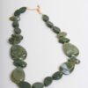 COLLANA LUNGA CON PIETRE EFFETTO MARMORIZZATO - Verde, TU