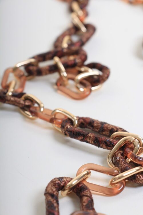 Alternative view of COLLANA LUNGA A CATENA CON MAGLIE IN METALLO, RESINA E TESSUTO