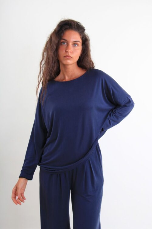 MAGLIA IN MORBIDA VISCOSA A MANICHE LUNGHE