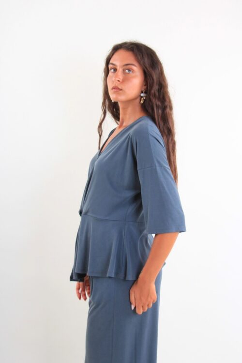 Alternative view of MAGLIA CON SCOLLO INCROCIATO IN MORBIDA VISCOSA