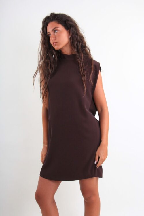 ABITO SMANICATO CON SPALLA STRUTTURATA