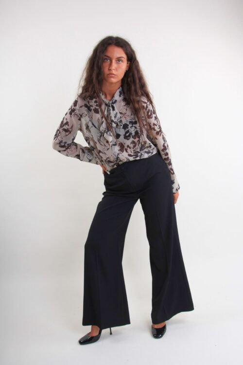 Alternative view of CAMICIA CON FIOCCO AL COLLO STAMPA FIORI