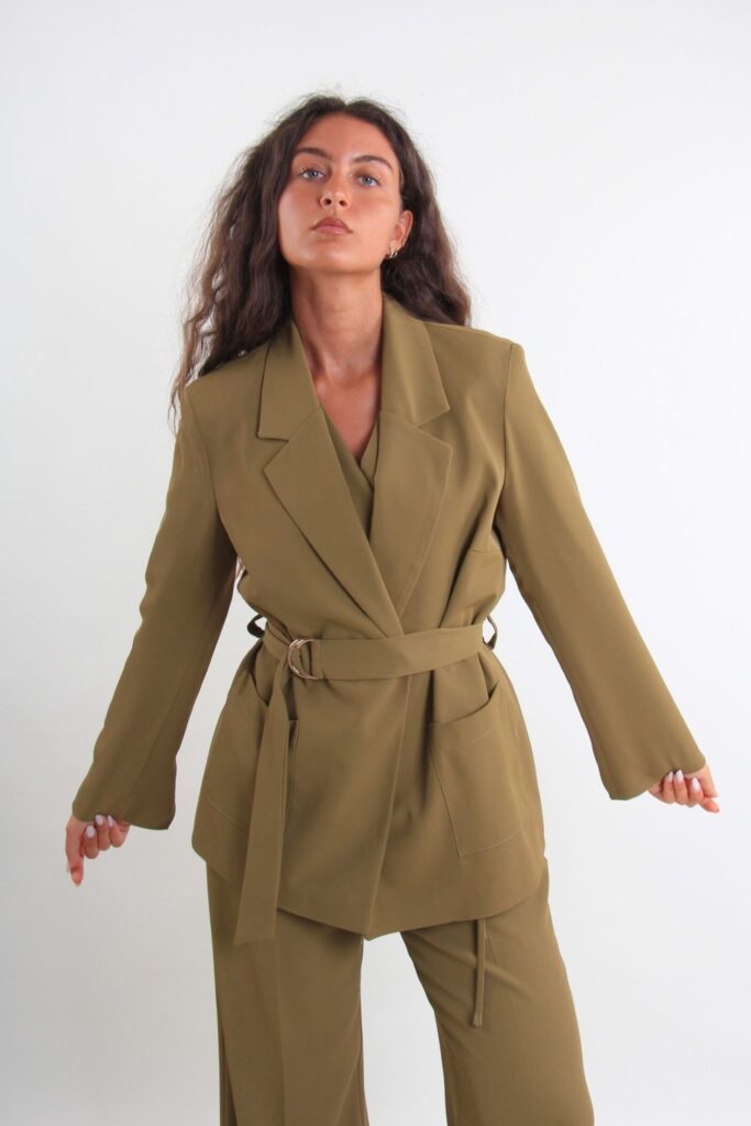 BLAZER WITH BELT IN FLUID FABRIC 