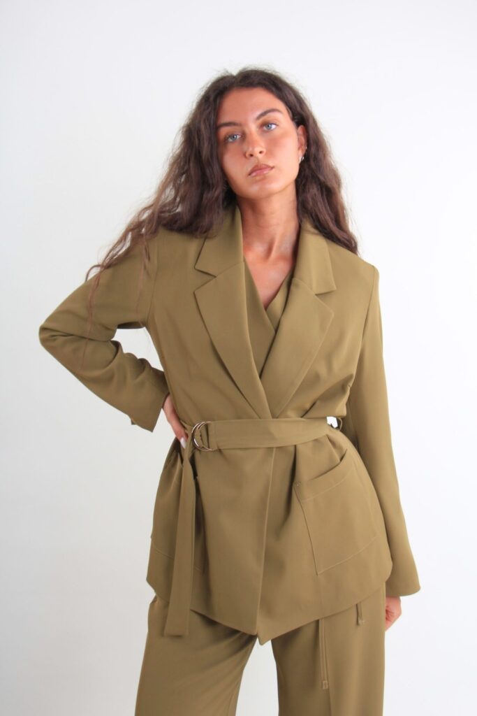 BLAZER CON CINTURA IN TESSUTO FLUIDO - Πράσινος, S 