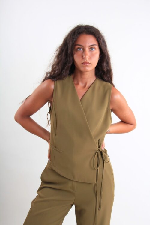 Alternative view of GILET IN TESSUTO FLUIDO