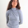 MAGLIA A MANICHE LUNGHE ADERENTE CON DRAPPEGGIO - Grey, TU