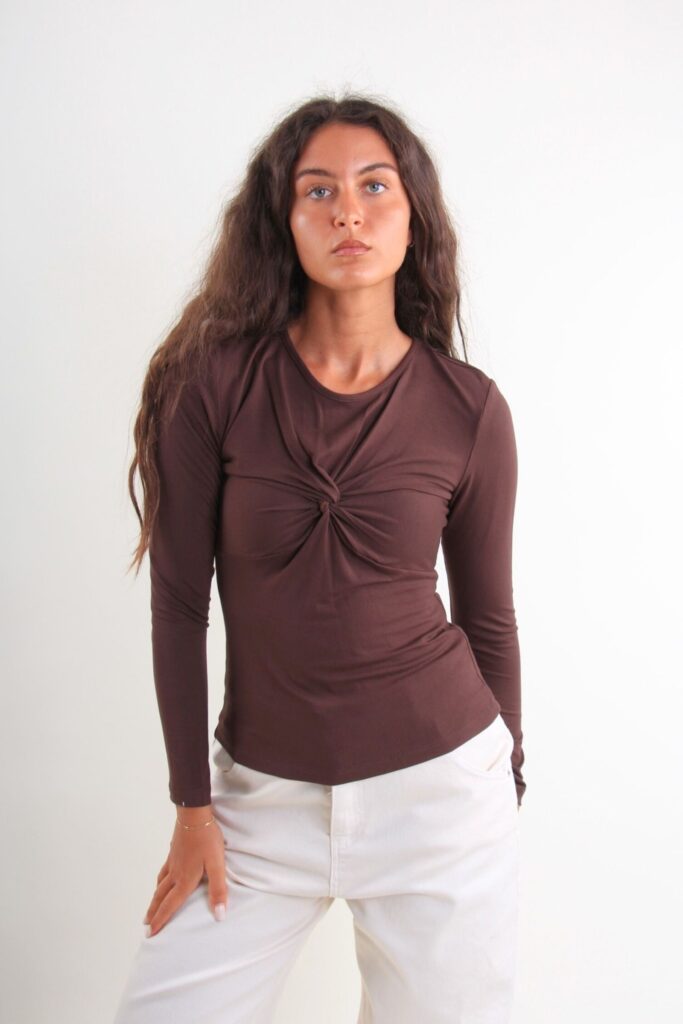 LONG-SLEEVED FITTED TOP WITH FRONT KNOT 