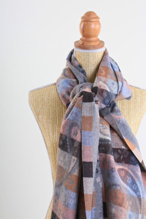 Alternative view of SCIARPA MOTIVO CACHEMIRE E FRANGE