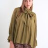 CAMICIA CON FIOCCO AL COLLO E MANICHE CON ARRICCIATURE - Verde olive, TU