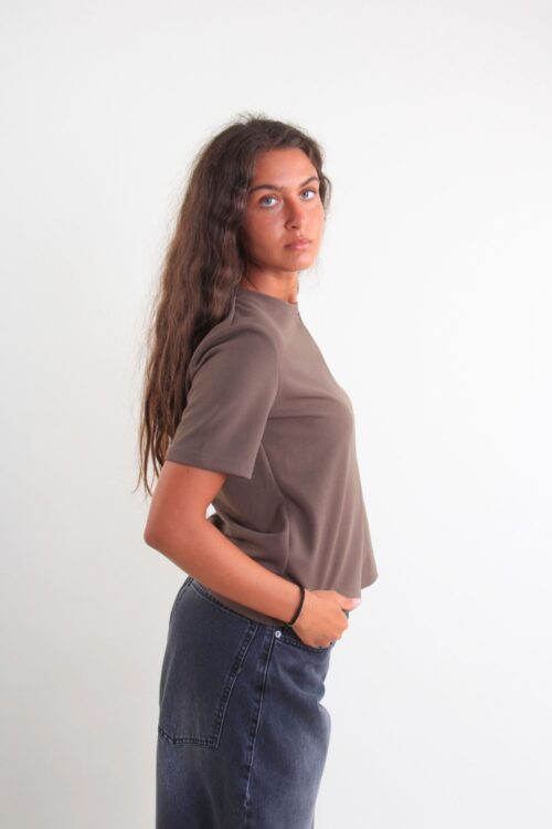 Alternative view of T-SHIRT STRUTTURATA CON CUCITURA CENTRALE