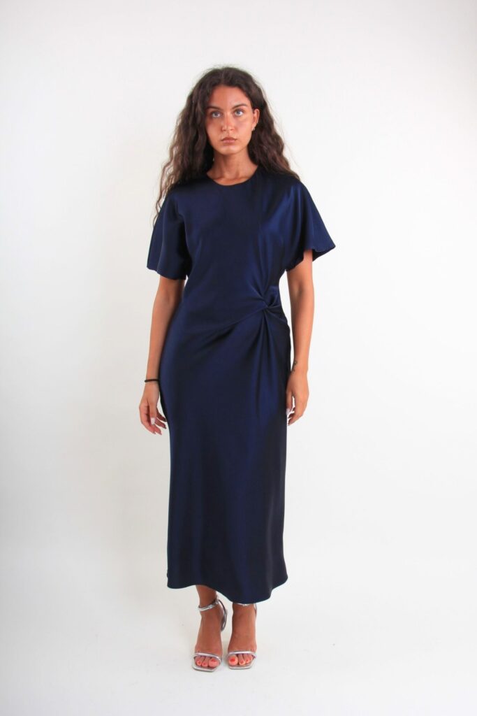 ELEGANT SHORT-SLEEVED DRESS WITH DRAPING 