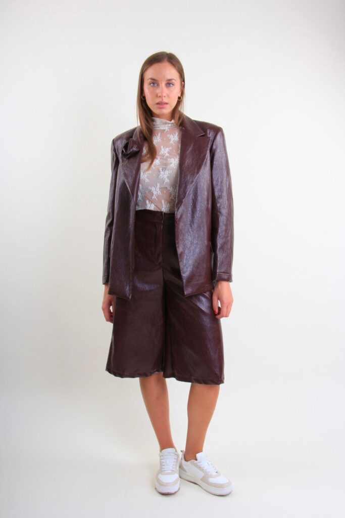 FAUX LEATHER VINTAGE-EFFECT BERMUDA 